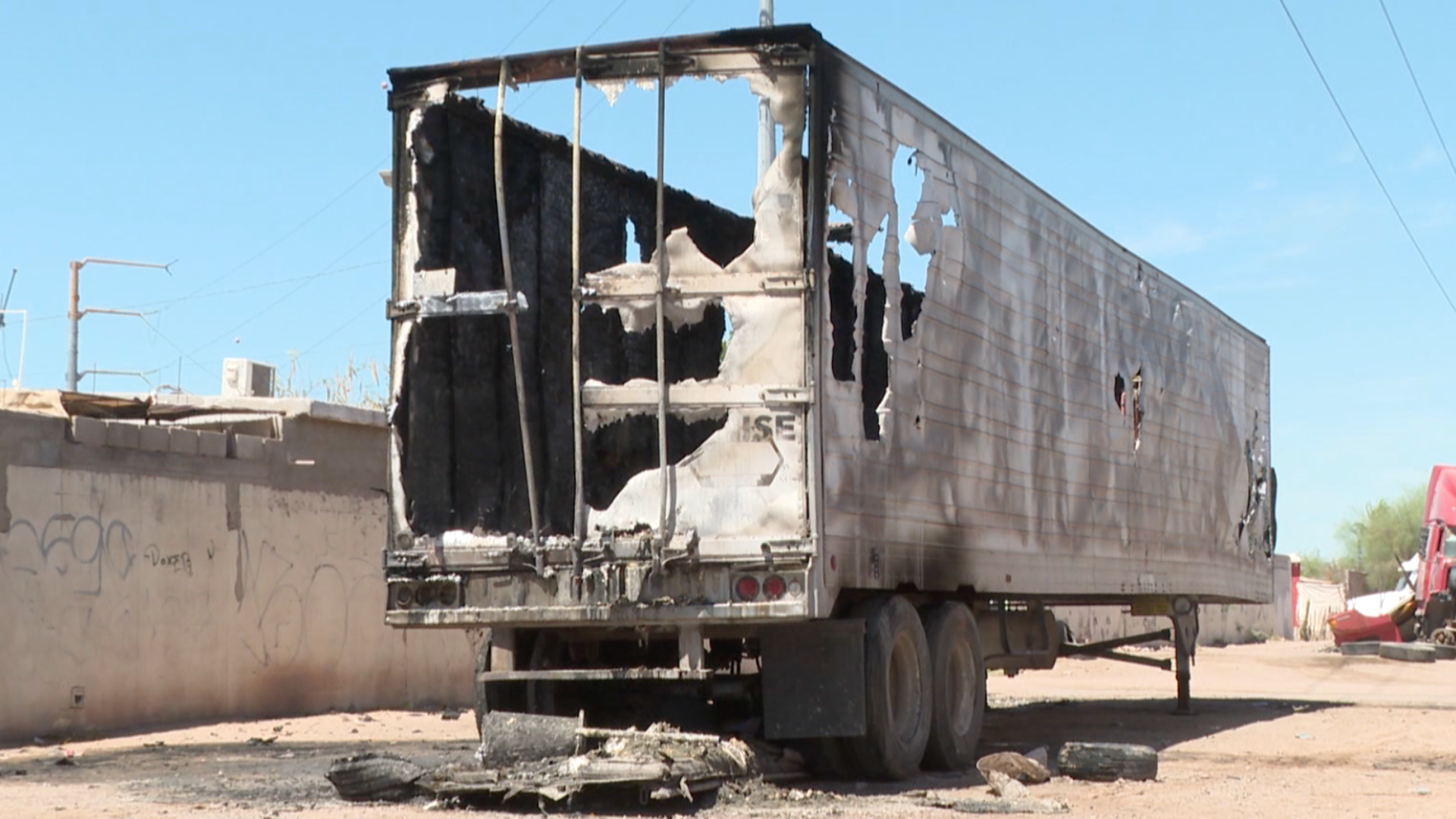 Incendio de Caja de Tráiler Resulta con Pérdida Total al Poniente de Hermosillo